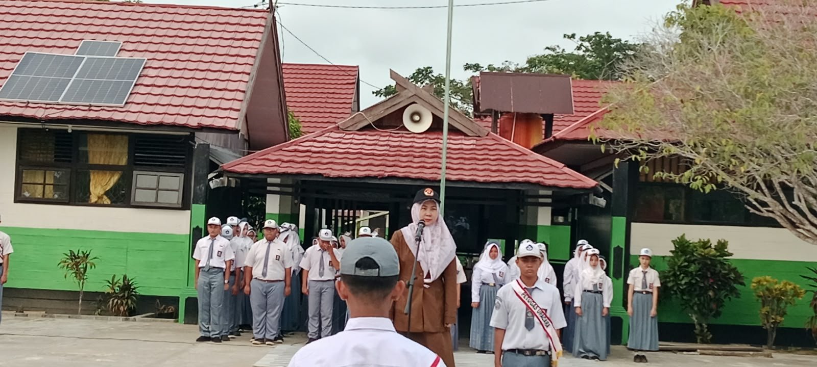 Upacara Bendera Senin Pagi: Penekanan Pentingnya Persiapan TKA hingga Kepedulian Lingkungan